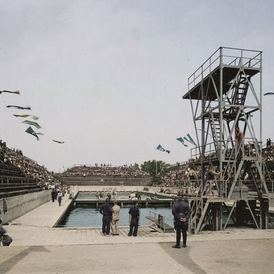 Bild vergr&ouml;&szlig;ern: "Europakampfbahn" zu den Schwimmeuropameisterschaften am Stadion Neue Welt, Berliner Chaussee. Bereits im September 1929 gab es konkrete Ideen für eine "Kampfschwimmbahn" auf dem Gelände.
