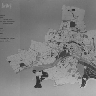 Bild vergr&ouml;&szlig;ern: "Erholungsmöglichkeiten im Stadtgebiet" Magdeburgs - Ausstellungstafel zur Hygiene-Ausstellung Dresden