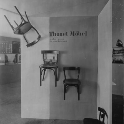 Bild vergr&ouml;&szlig;ern: "Die Frau" 1930 - Präsentation Thonet-Möbel