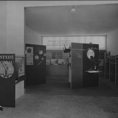 Bild vergr&ouml;&szlig;ern: "Die Frau" 1930 - Ausstellungskoje der Hochbauverwaltung