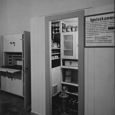 Bild vergr&ouml;&szlig;ern: "Die Frau" 1930 - Ausstellungskoje der Hochbauverwaltung