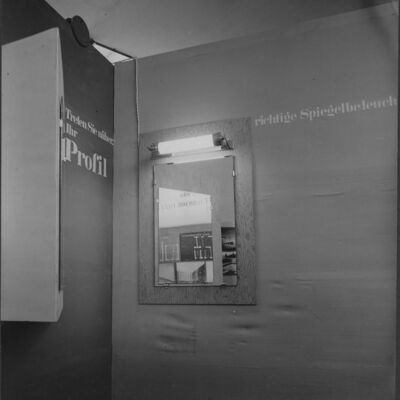 Bild vergr&ouml;&szlig;ern: "Die Frau" 1930 - Ausstellungskoje der Hochbauverwaltung