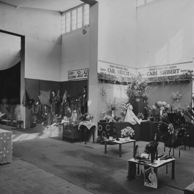 Bild vergr&ouml;&szlig;ern: "Deutsche Woche" 1931 - Präsentation deutscher Waren