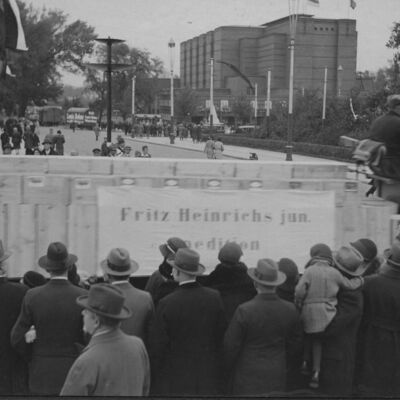 Bild vergr&ouml;&szlig;ern: "Deutsche Woche" 1931 - Geschäftswagen-Umzug