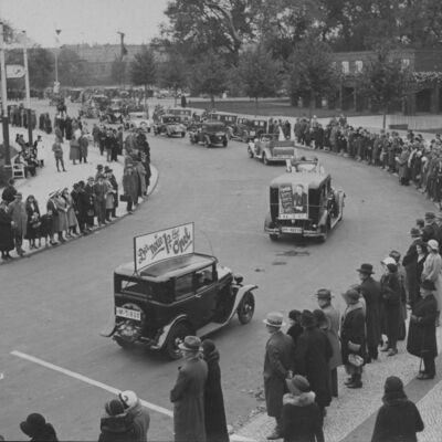 Bild vergr&ouml;&szlig;ern: "Deutsche Woche" 1931 - Geschäftswagen-Umzug