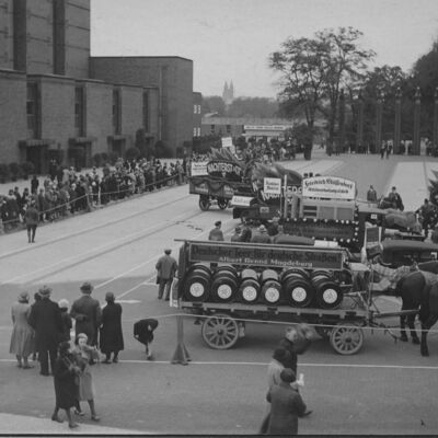 Bild vergr&ouml;&szlig;ern: "Deutsche Woche" 1931 - Geschäftswagen-Umzug