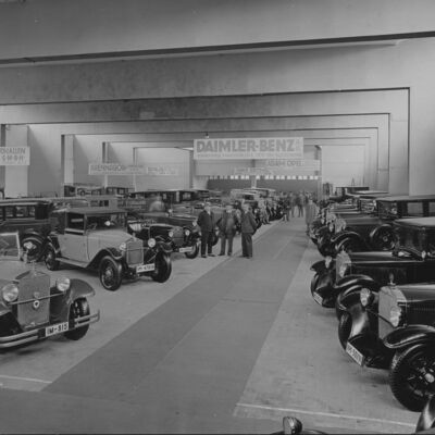 Bild vergr&ouml;&szlig;ern: "Autobörse" 1931 - Fahrzeuge in Halle 3 und 4