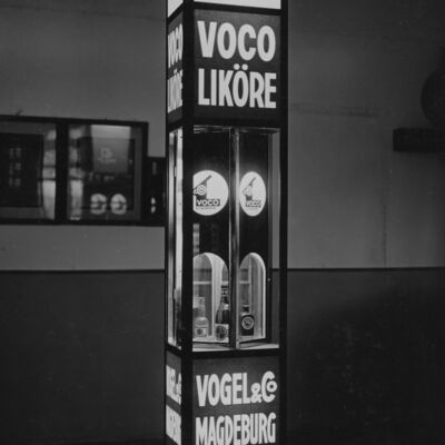 Bild vergr&ouml;&szlig;ern: "Bauten der Technik" 1930 - Abteilung "Das Licht als Werbemittel"
